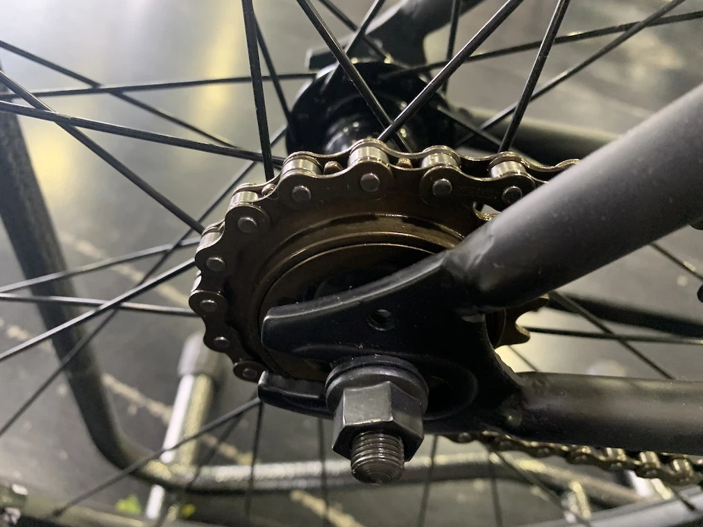 Retrospec Sully Klunker-Style Single-Speed Bike - Matte Black 2022 9 Retrospec Sully Klunker-Style Single-Speed Bike - Matte Black 2022 - Image 7