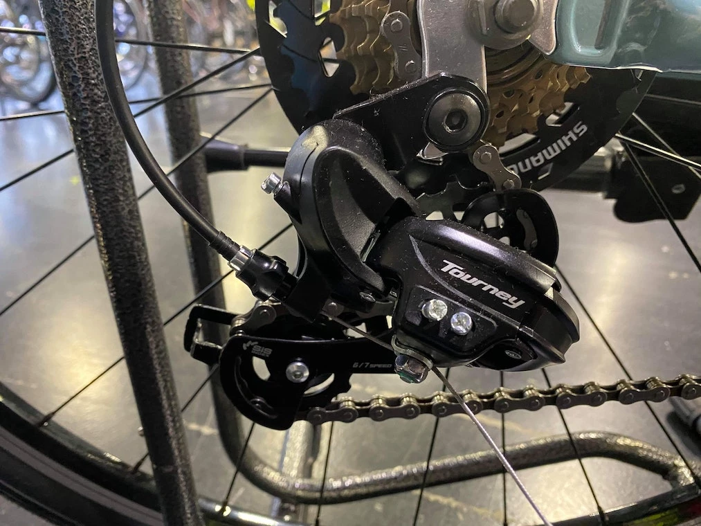 Retrospec Barron Comfort Hybrid Bike 21-Speed - Blue Fog 2022 8 Retrospec Barron Comfort Hybrid Bike 21-Speed - Blue Fog 2022 - Image 6