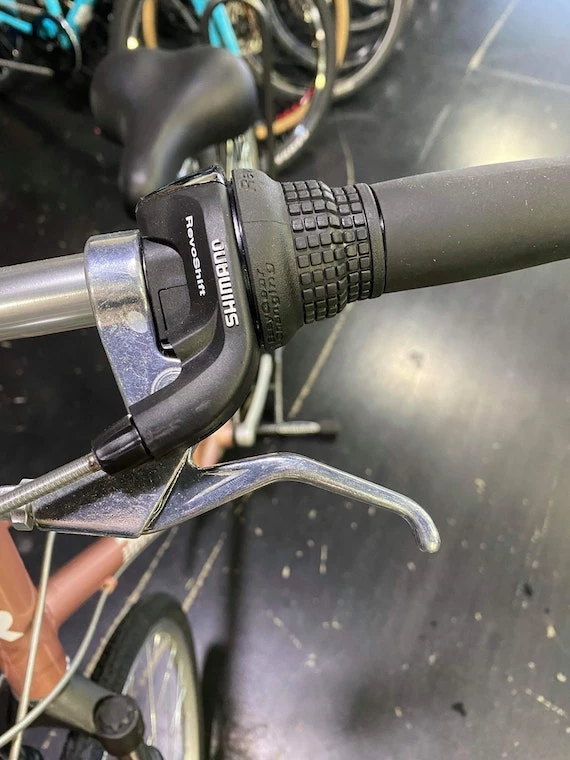 Retrospec Barron Step-Thru Comfort Hybrid Bike 21-Speed - Mauve 2021 17 Retrospec Barron Step-Thru Comfort Hybrid Bike 21-Speed - Mauve 2021 - Image 15