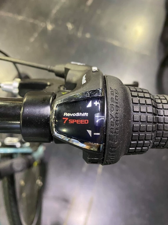 Retrospec Barron Comfort Hybrid Bike 21-Speed - Blue Fog 2022 13 Retrospec Barron Comfort Hybrid Bike 21-Speed - Blue Fog 2022 - Image 11