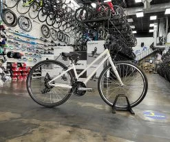 Retrospec Atlas Step-Thru Comfort Hybrid Bike - White 2022
