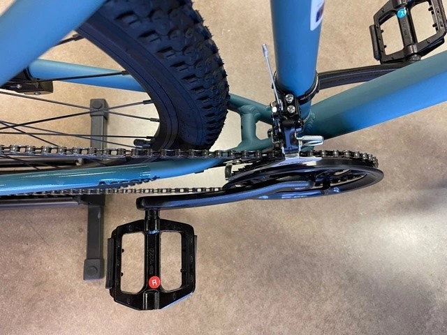 Retrospec Ascent Hardtail Trail/Mountain Bike - Lockout Front Suspension, Disc Brake 6 Retrospec Ascent Hardtail Trail/Mountain Bike - Lockout Front Suspension, Disc Brake - Image 4