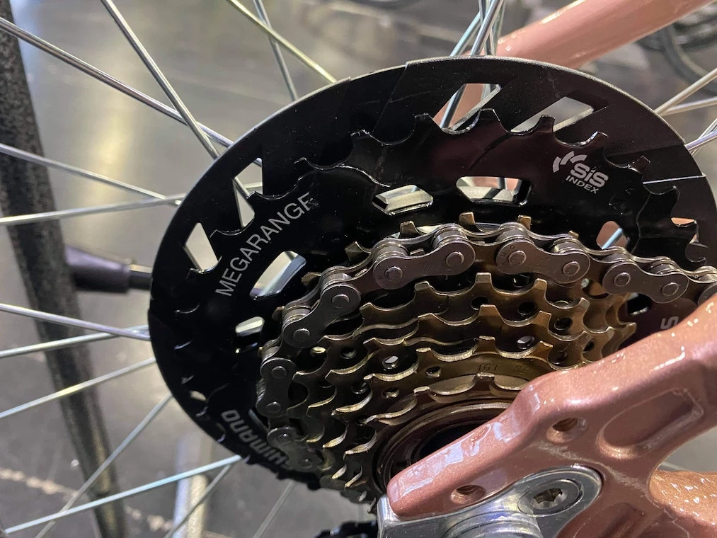 Retrospec Barron Step-Thru Comfort Hybrid Bike 21-Speed - Mauve 2021 14 Retrospec Barron Step-Thru Comfort Hybrid Bike 21-Speed - Mauve 2021 - Image 12