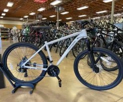 Retrospec Ascent Hardtail Trail/Mountain Bike - Lockout Front Suspension, Disc Brake